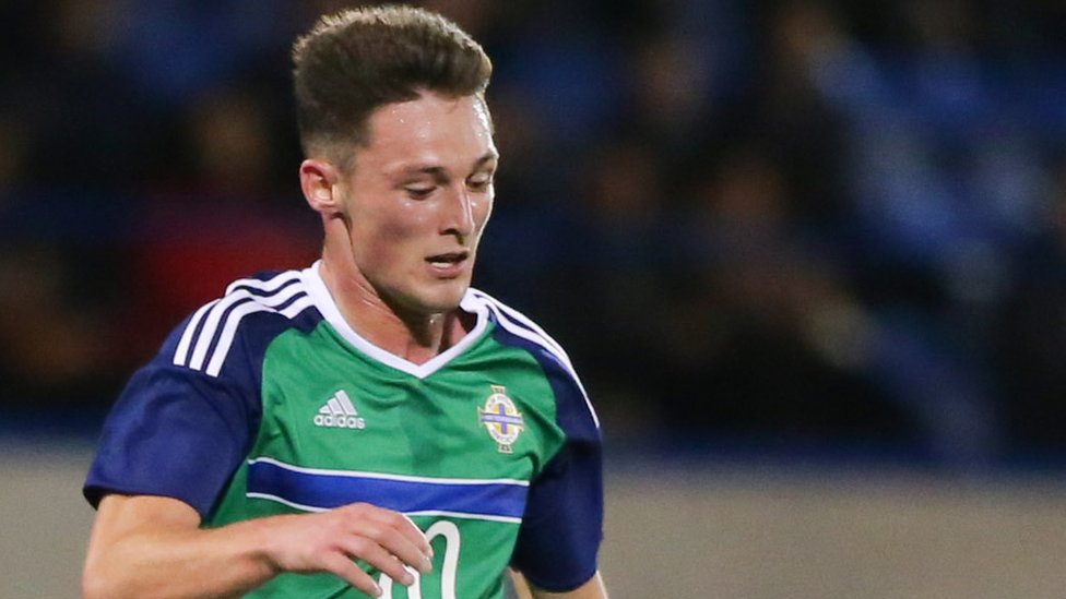 Jordan Thompson: Blackpool sign Northern Ireland midfielder