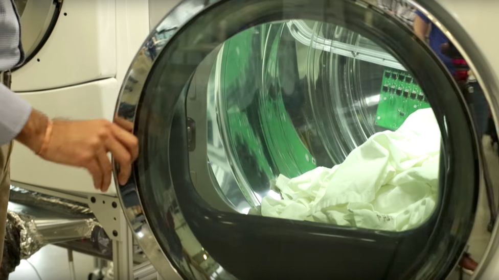 La secadora ultrasónica que usa ondas sonoras en lugar de calor para secar  la ropa (y gasta un 70% menos de energía) - BBC News Mundo