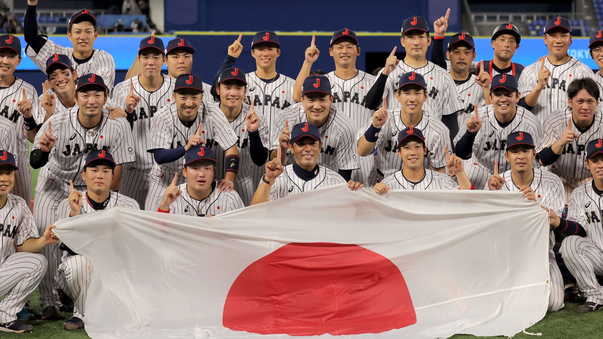 東京五輪】 野球で日本が悲願の金メダル 正式種目として初めて - BBC