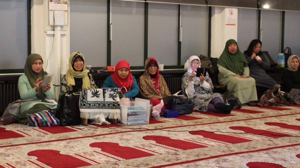 Umat Muslim Indonesia yang mengenakan jilbab di Den Haag tidak pernah mendapat gangguan.