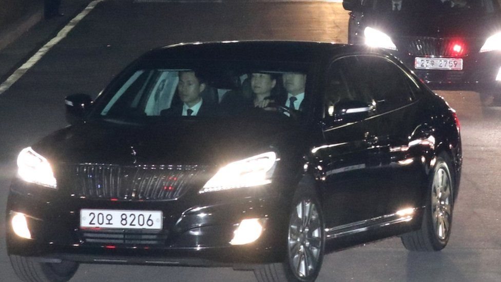 رئيسة كوريا الجنوبية بارك غوين-هاي تغادر القصر الرئاسي بعد عزلها
