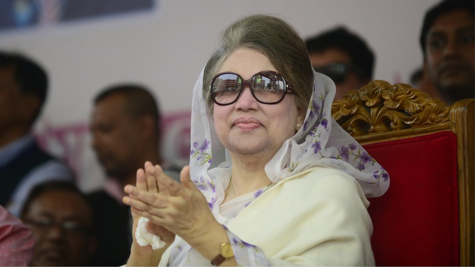 Lesbian qizlar pornosini yoldan ozdiradi