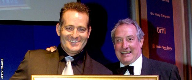 David Campese was inducted into rugby's hall off fame by Wales legend Gareth Edwards in 2001