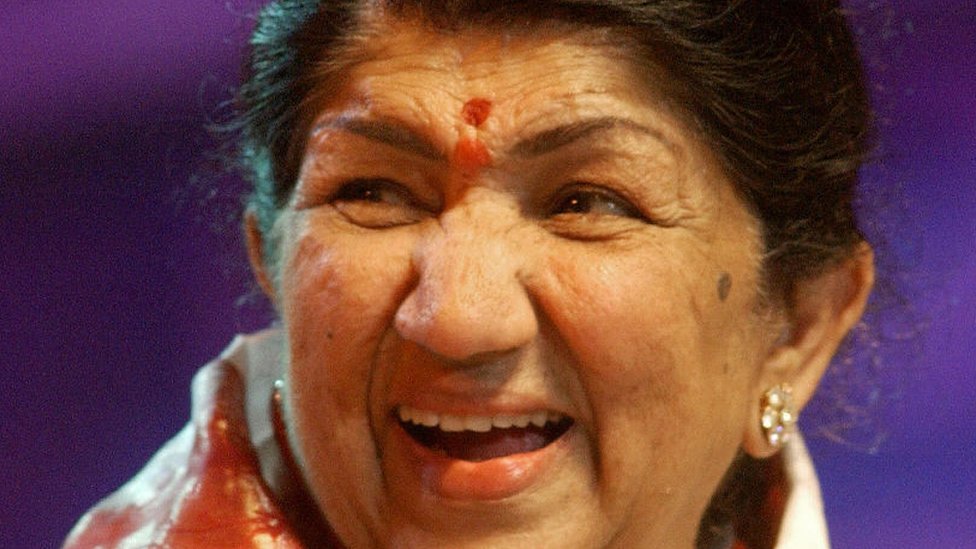 Qul va uning bekasi porno onlayn