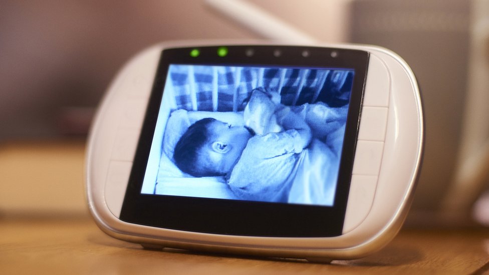 gritar tono Mira La advertencia de que se están hackeando las cámaras de vigilancia de los  bebés (y cómo puedes protegerte) - BBC News Mundo