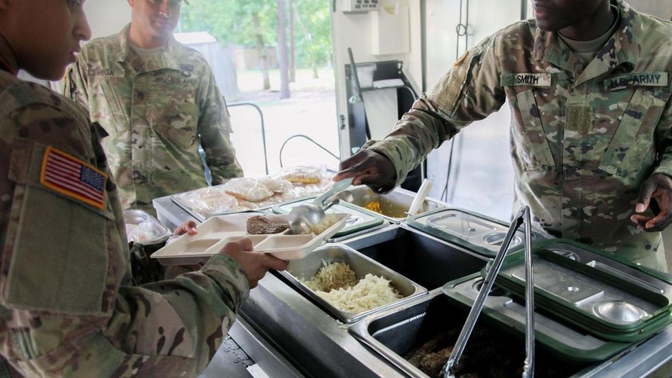 Por qué se le llama 'rancho' a la comida que consumen las tropas militares?  - Quora