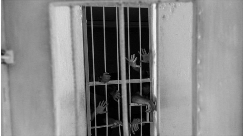 Emizgan ayollar porno Issiqlikda qizlar porno jinsiy aloqa