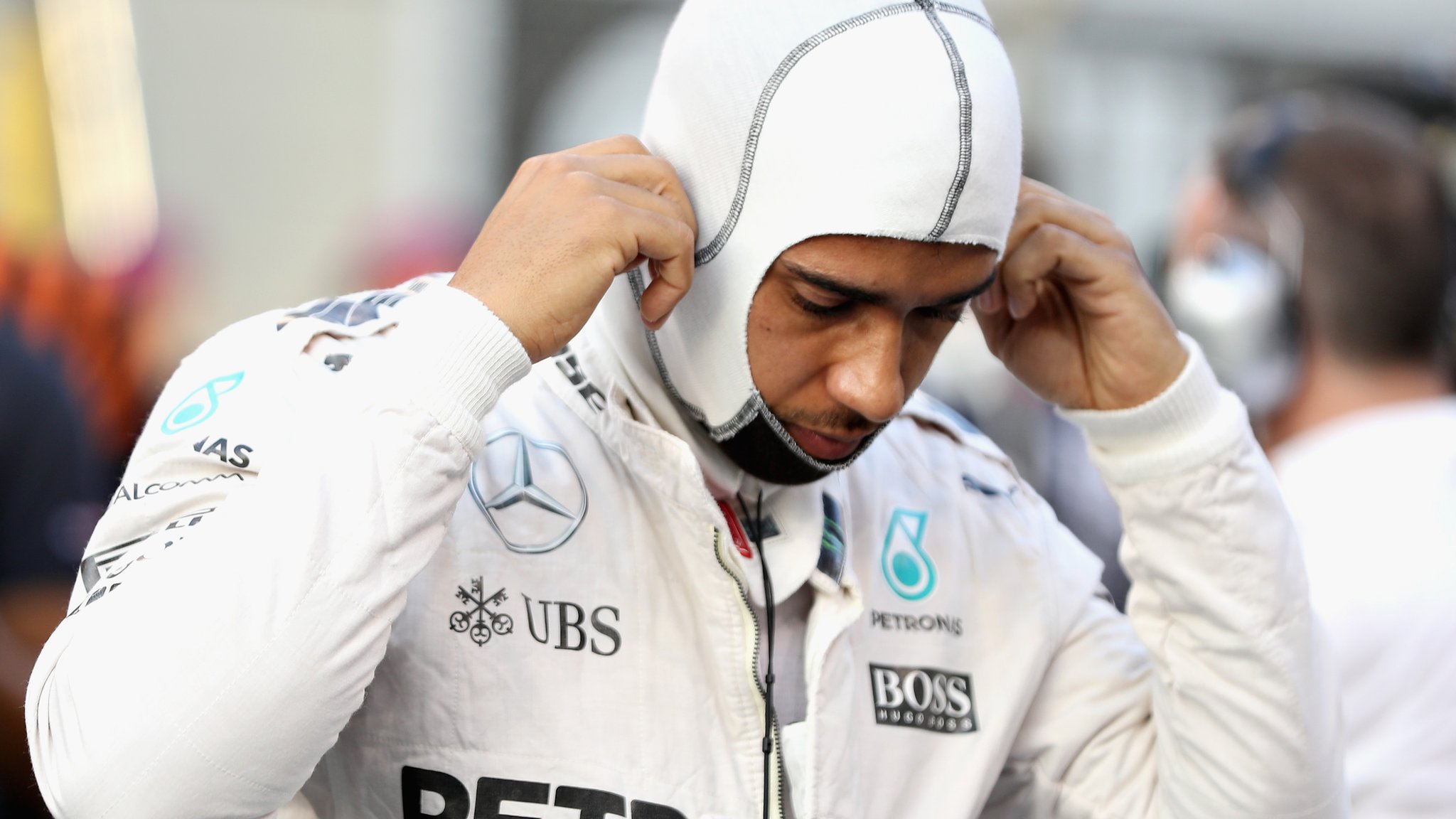 Hamilton linked with McLaren return - Monday's gossip