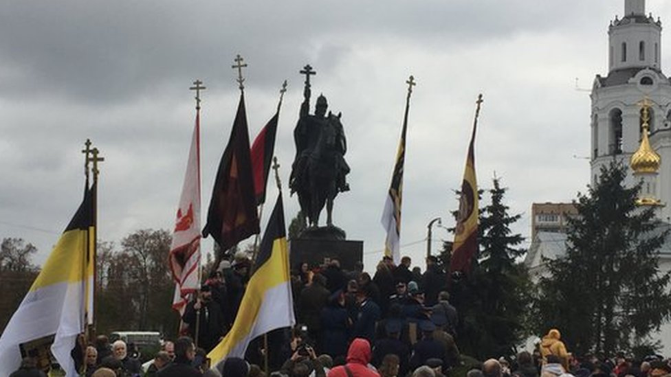 Памятники Ивану Грозному и Сталину указывают «русский путь»
