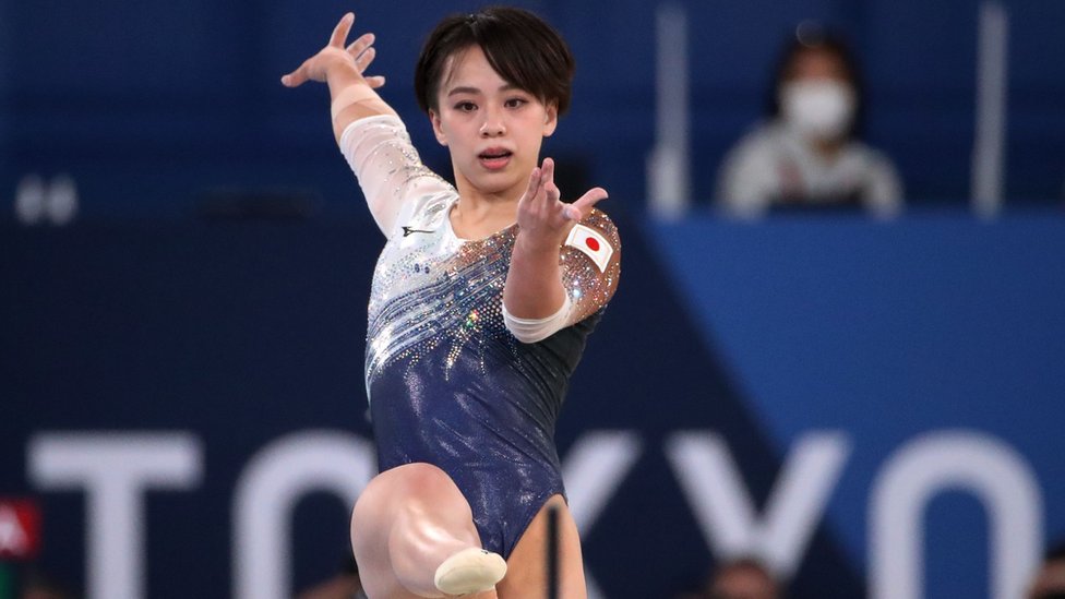 photo 体操女子 東京五輪】 体操女子で57年ぶり日本にメダル、ゆかの村上が銅 バイルスは平均台に出場へ - BBCニュース
