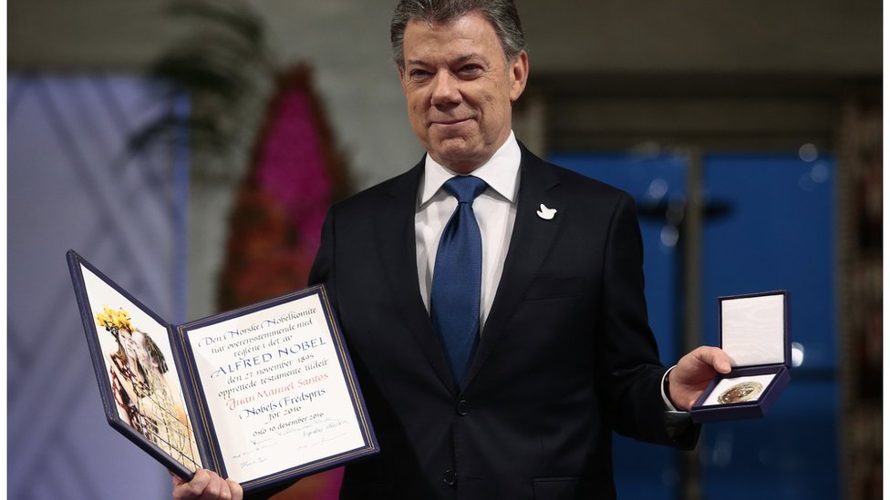 الرئيس الكولومبي خوان مانويل سانتوس أثناء تسلمه جائزة نوبل للسلام