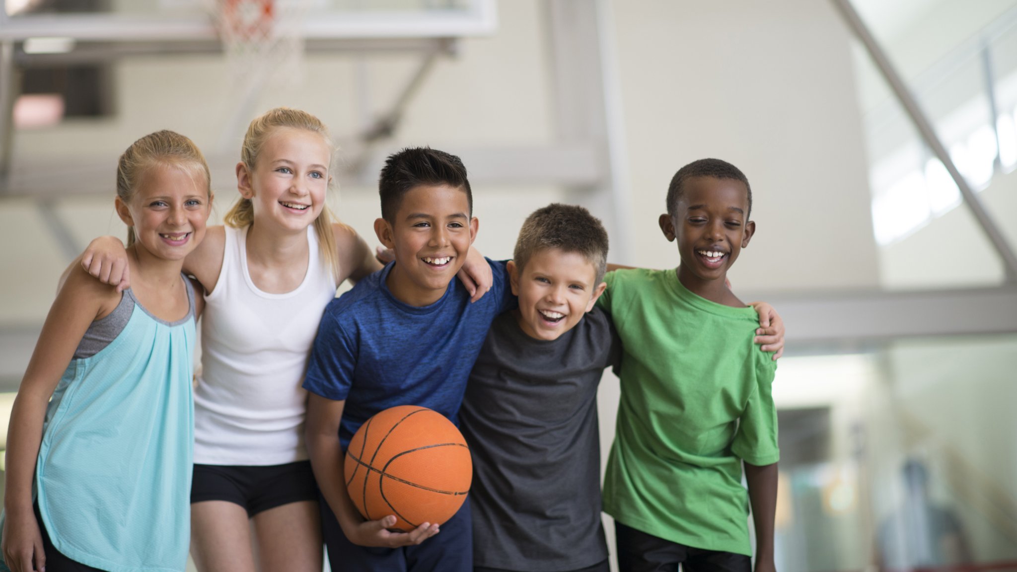 Niños y niñas practican más deporte entre los 12 y los 14 años