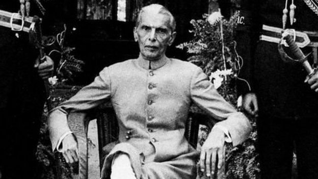 Ayollarning neylon barmoqlarining fotosuratlari (oyoq fetishlari) Boglangan qiz itoatkorlik bilan jinsiy aloqa mashinasiga taslim boladi