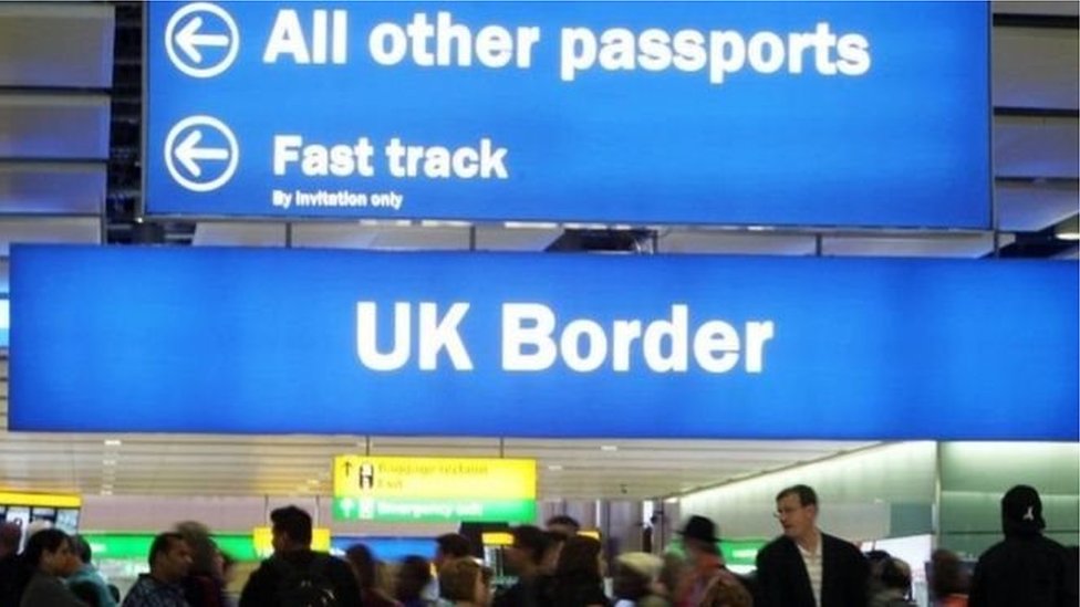 انتقادات لقوانين الهجرة في بريطانيا