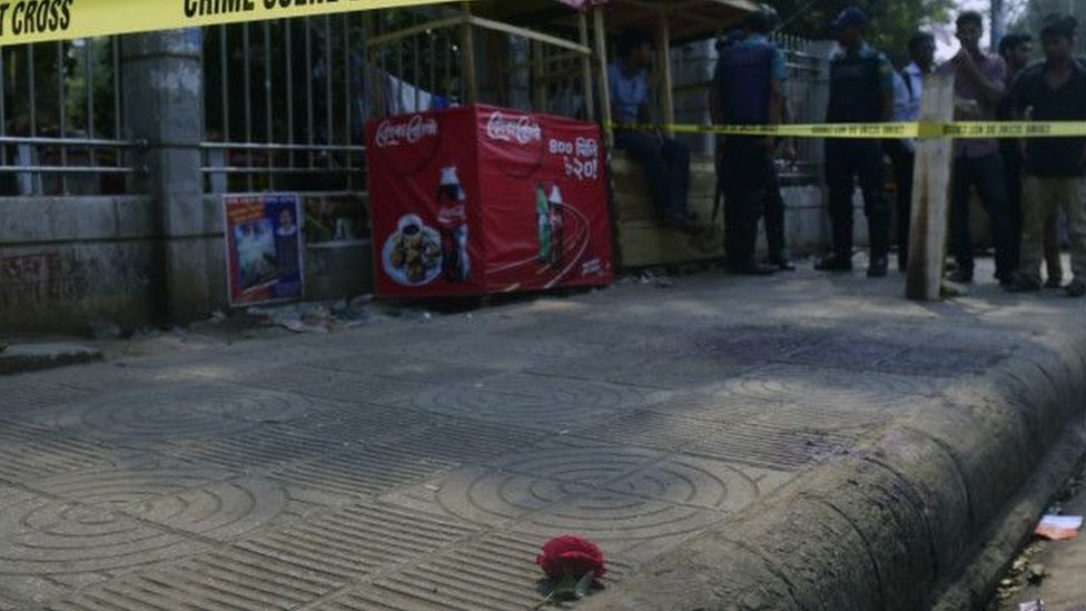 Kortni Keyn bilan mototsiklda anal jinsiy aloqa Ayollar eshakni yalab sorishadi