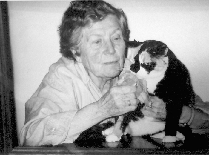 Svetlana con 83 años y su gato. (Foto: cortesía Marie Anderson)