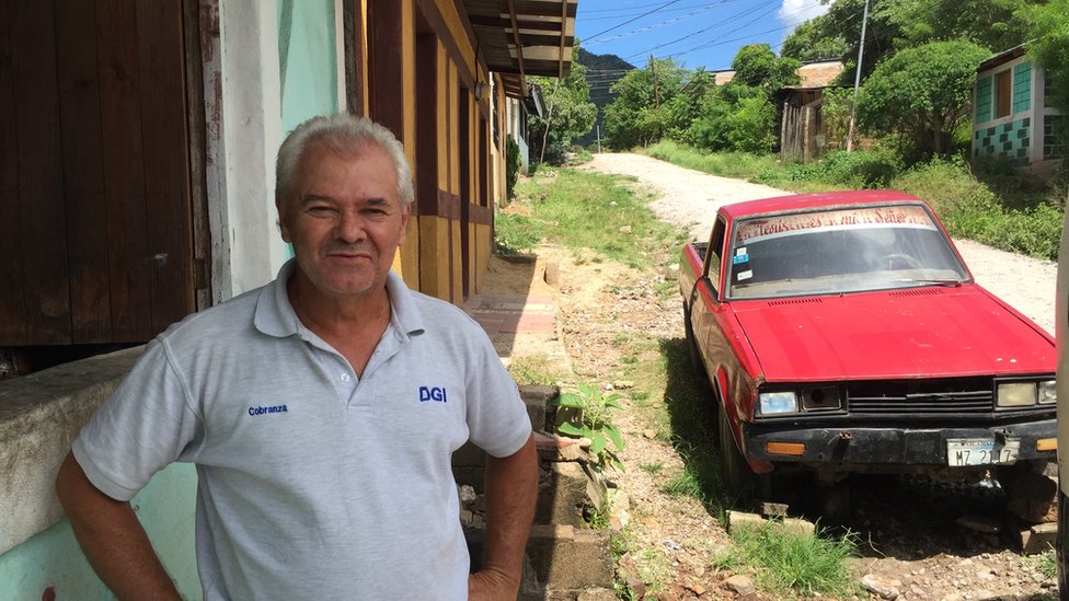 Pablo Aráuz frente a su casa en Somoto.