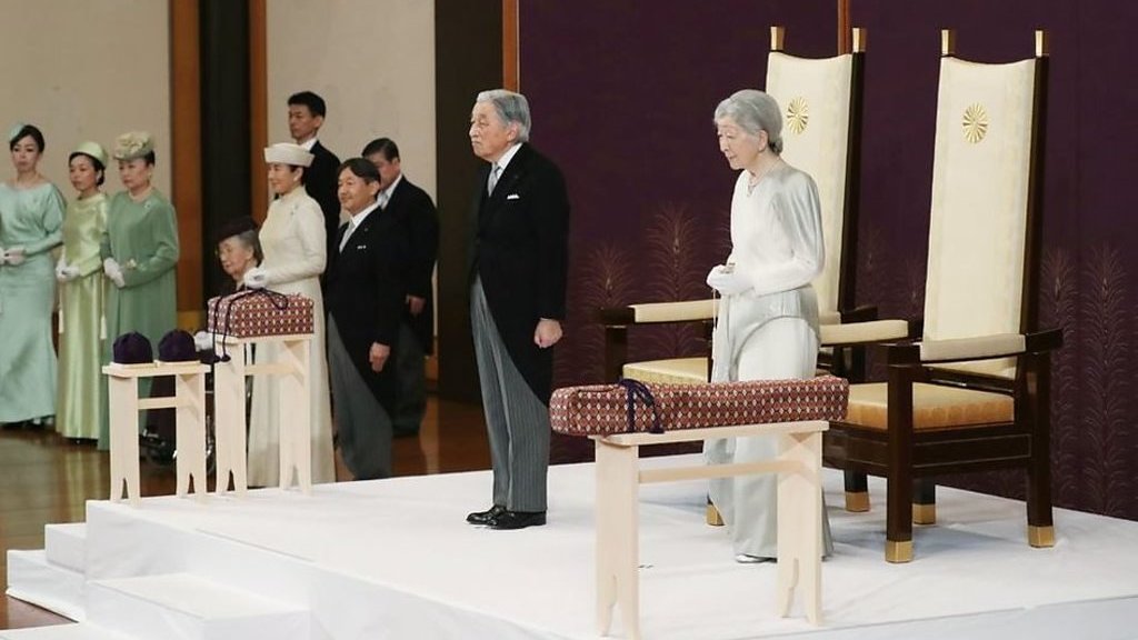 写真で見る】 天皇退位、宮中祭祀から「おことば」まで - BBCニュース