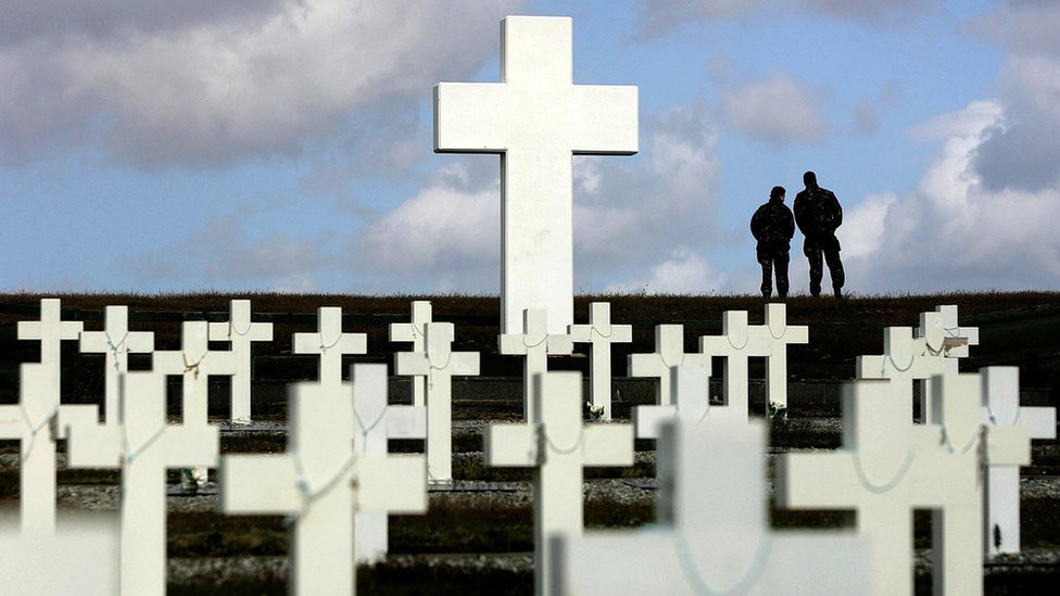 Британия и Аргентина договорились об опознании жертв войны 1982 года