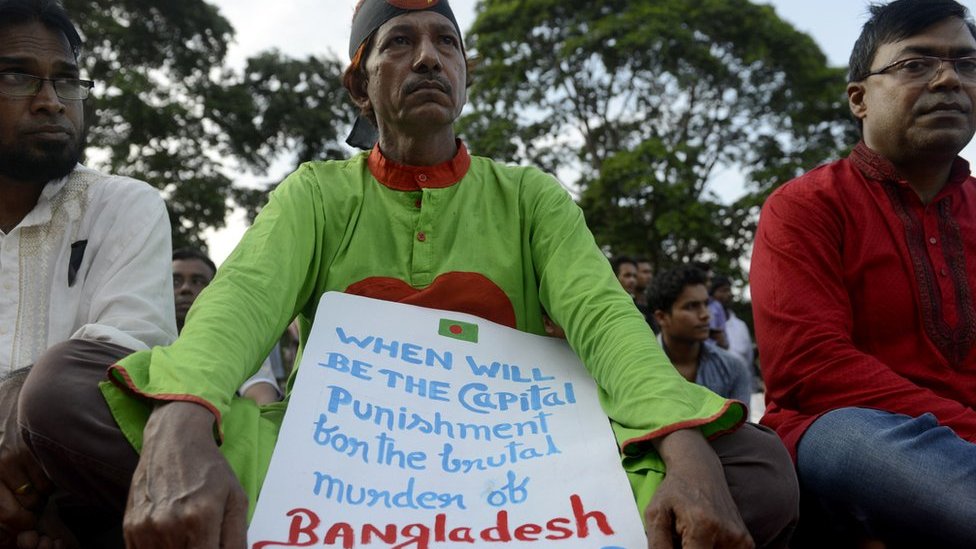 Eri oldida qardan odam sikish bilan porno