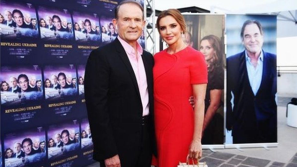 Бетінде ұрығы бар жетілген әйелдің жақыннан жасалған фотосы