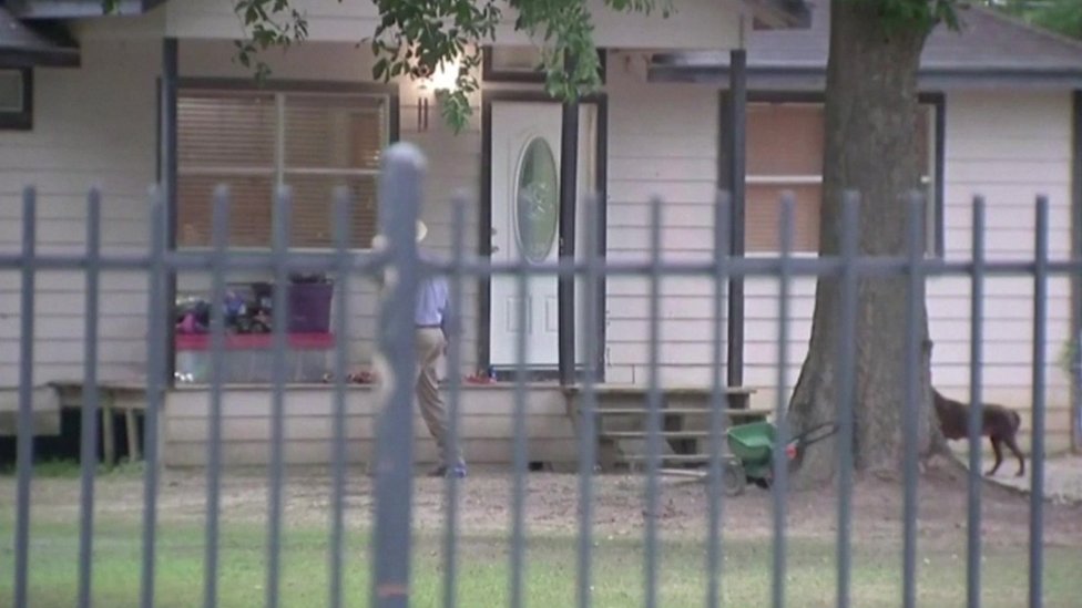 Gunman kills five, including child, at Texas home