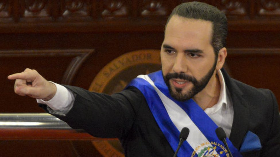 Partidarios de un candidato a alcalde por el partido Alianza News Photo  - Getty Images