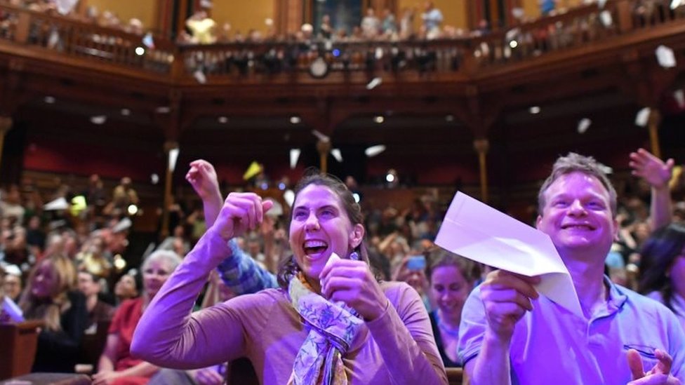 La entrega de los IG Nobel es esperada con entusiasmo cada año en la Universidad de Harvard. El auditorio celebra en los IG Nobel