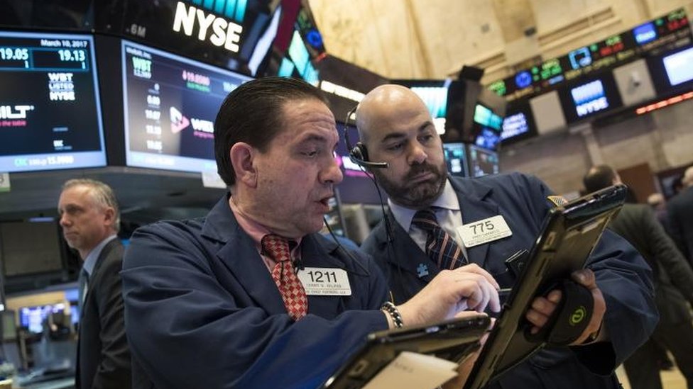 Nasdaq hits new high on tax cut hopes