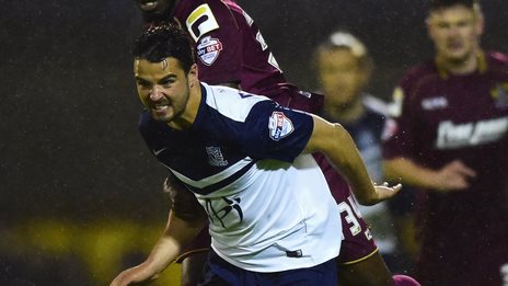 Southend sign Forest's McLaughlin