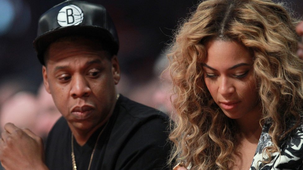 Beyoncé Wears Louis Vuitton x Supreme for a Date Night with Jay-Z—and Takes  the Instagram Selfie to the Next Level