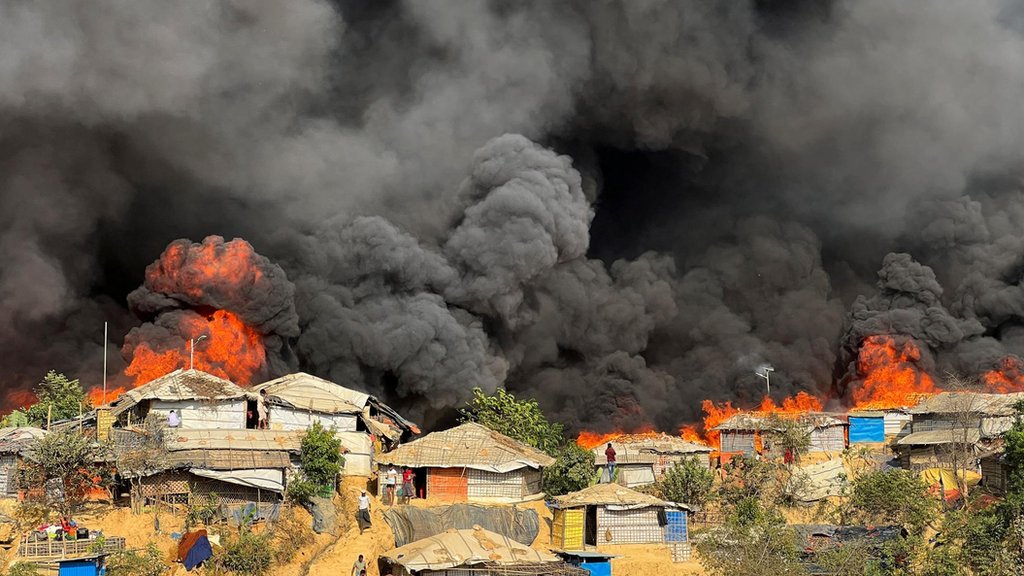 Huge fire at Rohingya camp leaves 12,000 homeless