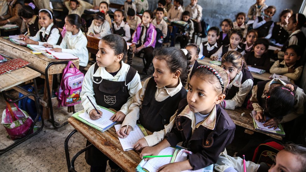 فيروس كورونا كيف يقدم التعليم عن بعد حلولا لبعض مشكلات المدارس في مصر Bbc News عربي