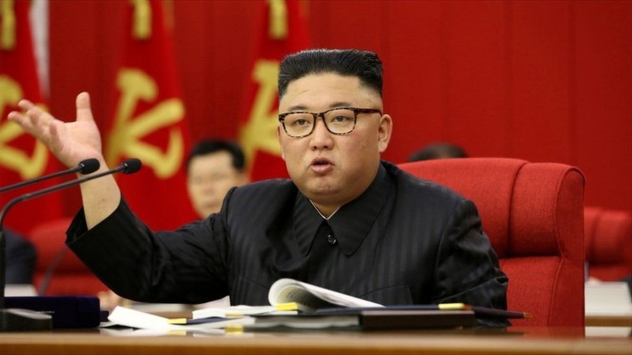 北朝鮮で軍事パレード 防護服にガスマスクの一団が行進 - BBCニュース