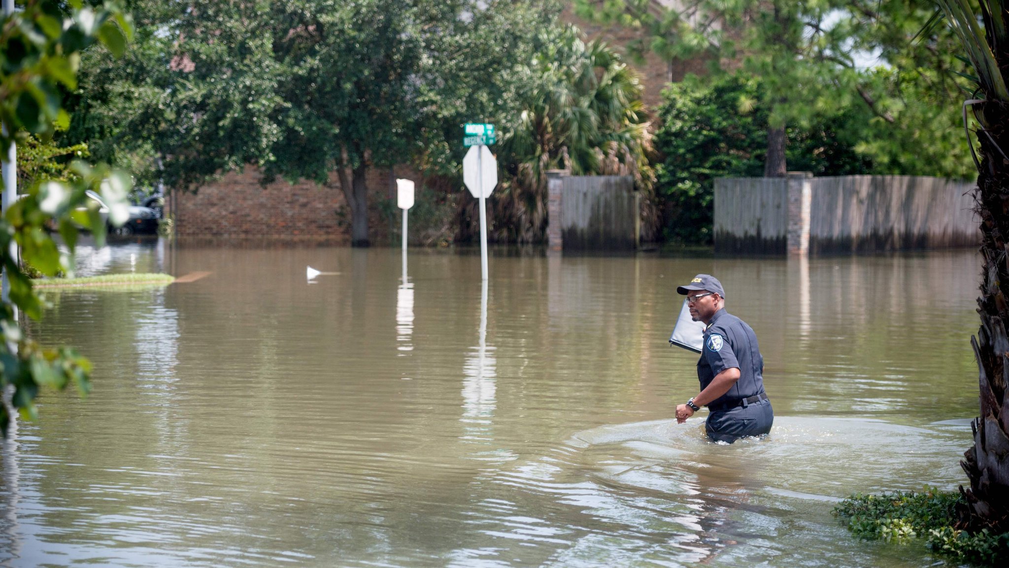Storm Harvey: Trump seeks $7.8bn for flood recovery