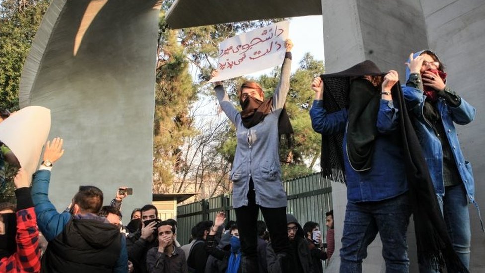 Iran protests: Students 'among more than 1,000 arrested'