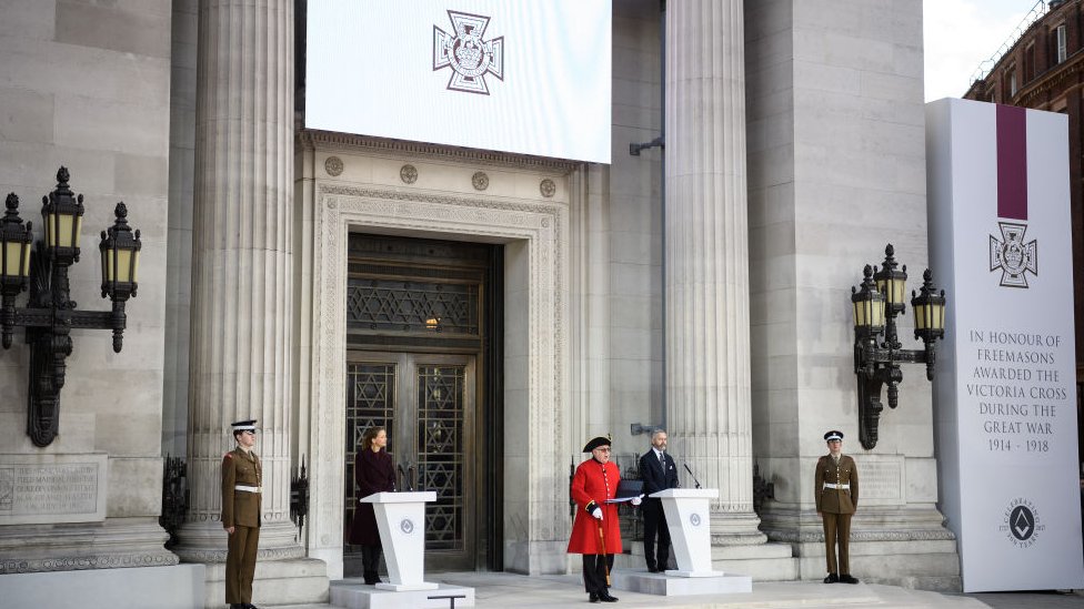 倫敦市中心共濟會大廈（Freemason's Hall）外的維多利亞十字勳章獲得者紀念碑