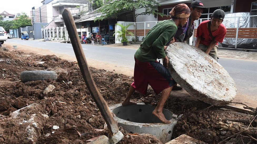 Menurut tim ahli pusat penelitian dan pengembangan sumber daya air, penyebab utama banjir di jakarta