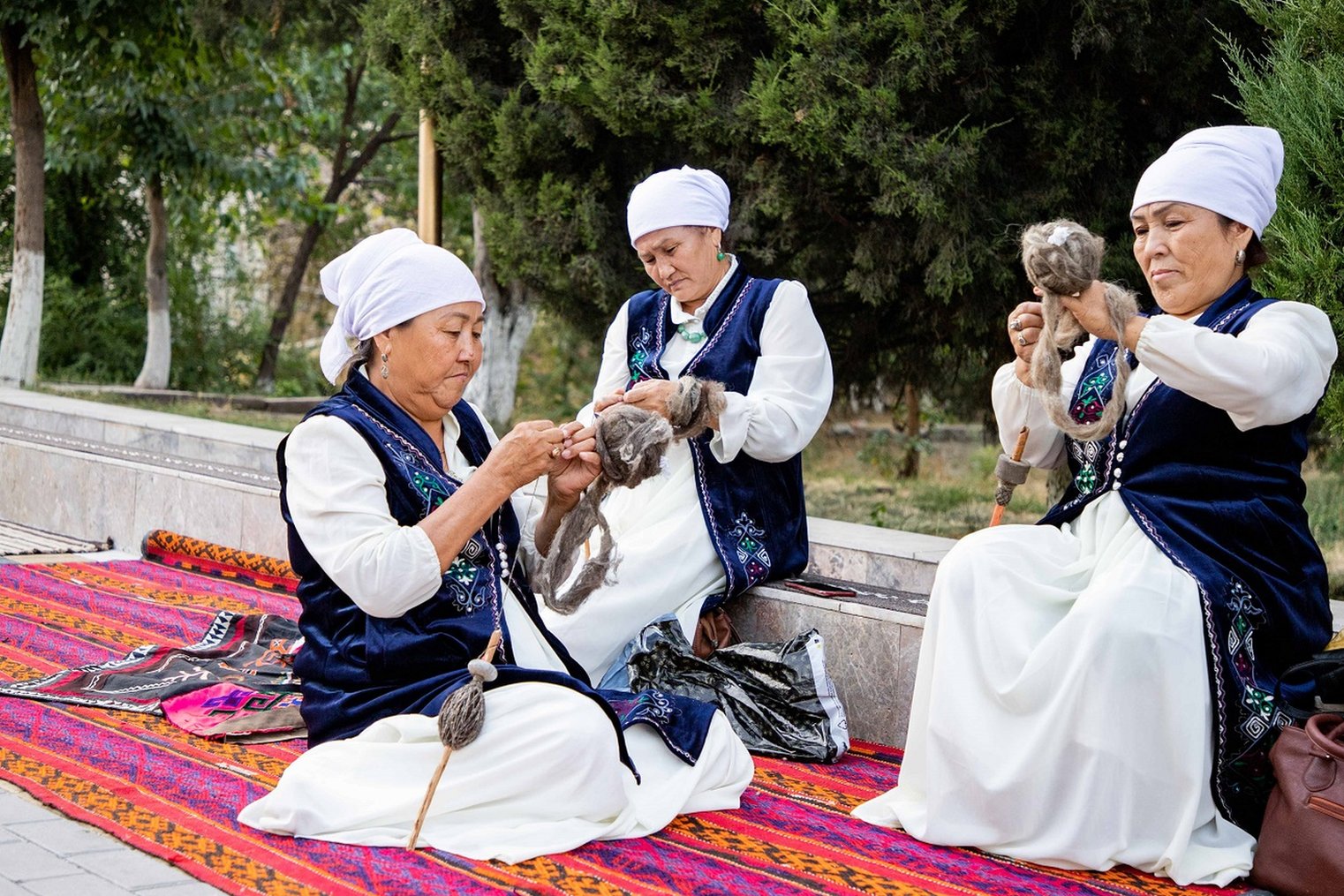 Интернетте қабанмен жыныстық қатынас туралы бейнелерді қараңыз