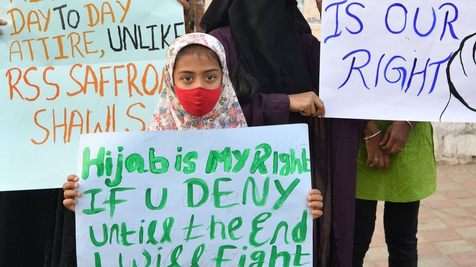 Karnataka hijab row: Wetin we know about hijab crisis wey shut down one  state for India - BBC News Pidgin