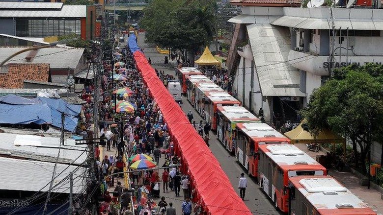 PKL ambil alih jalan di Tanah Abang: kekecewaan dan harapan untuk Anies