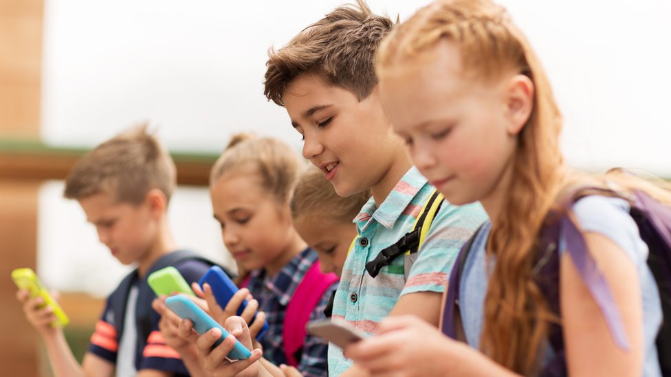 Cuatro consejos de seguridad para los smartphones de los niños, TECNOLOGIA