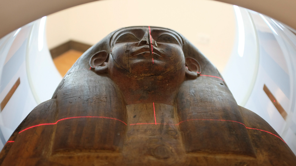 空のエジプト石棺」からミイラの一部発見 シドニーの美術館で - BBC 