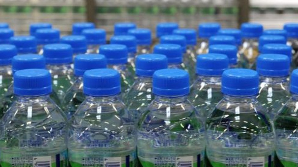 L'eau en bouteille est-elle dangereuse ? - Dangers Alimentaires