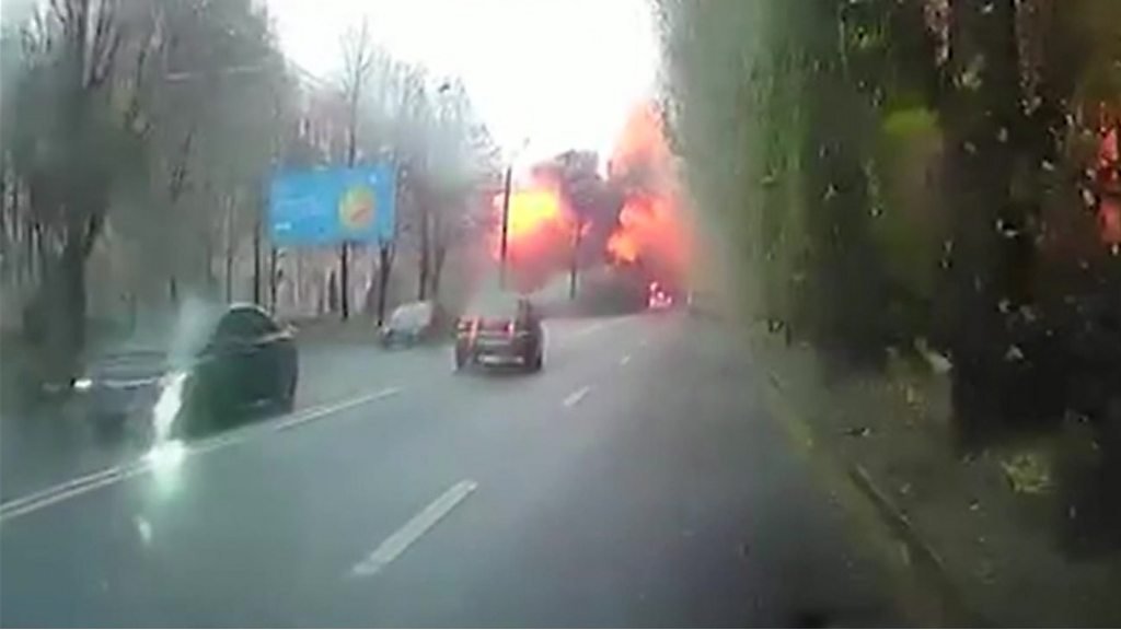 Dashcam shows near-miss blast for Ukraine driver