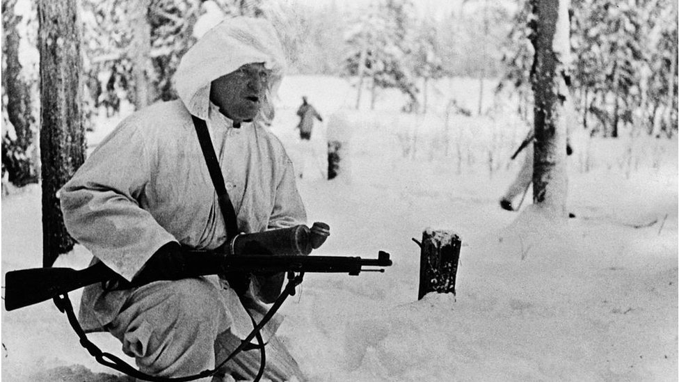 Yalangoch toxtatilgan qizlar