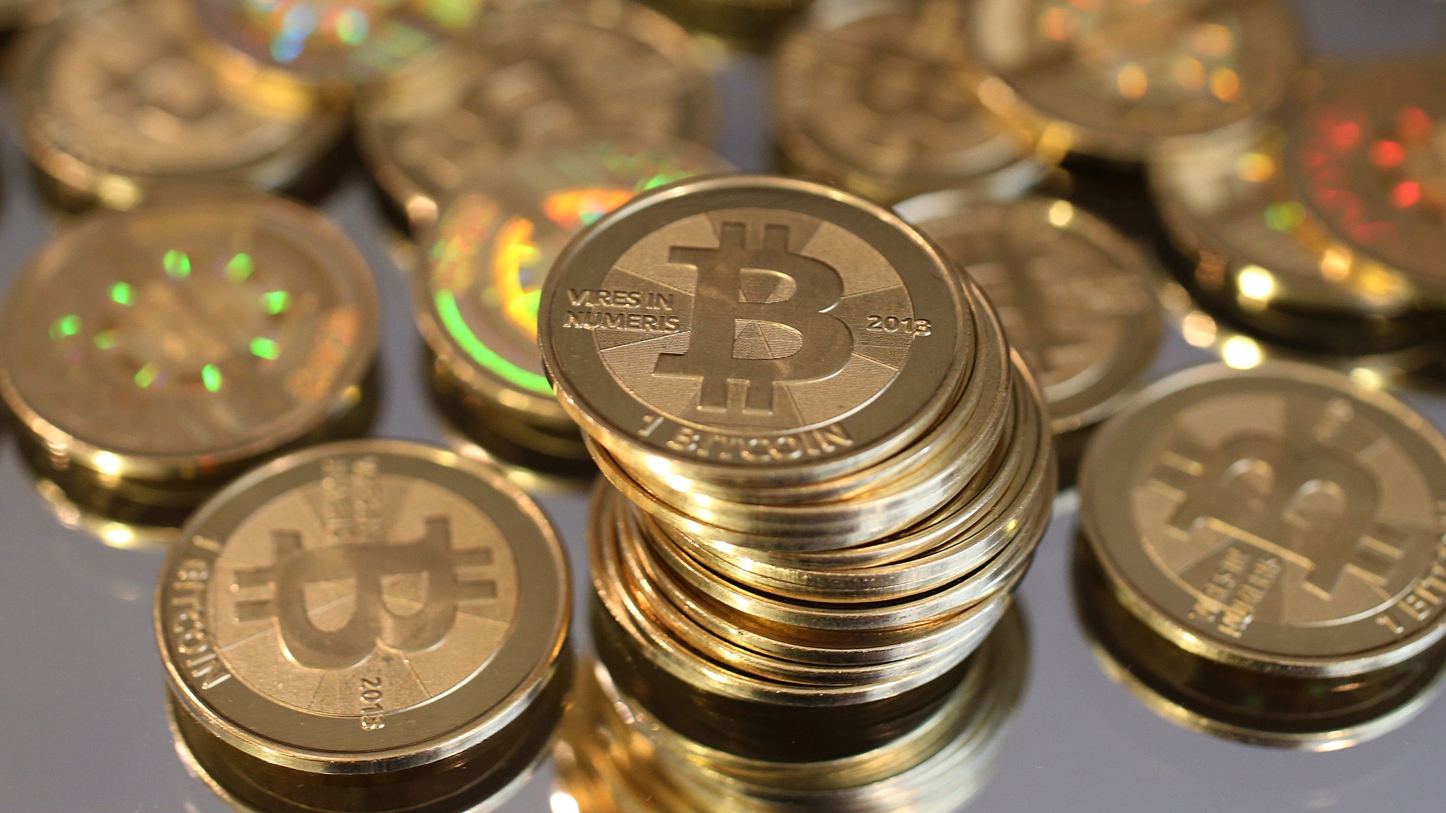 Silk Road: Undercover agent admits stealing Bitcoin - BBC News