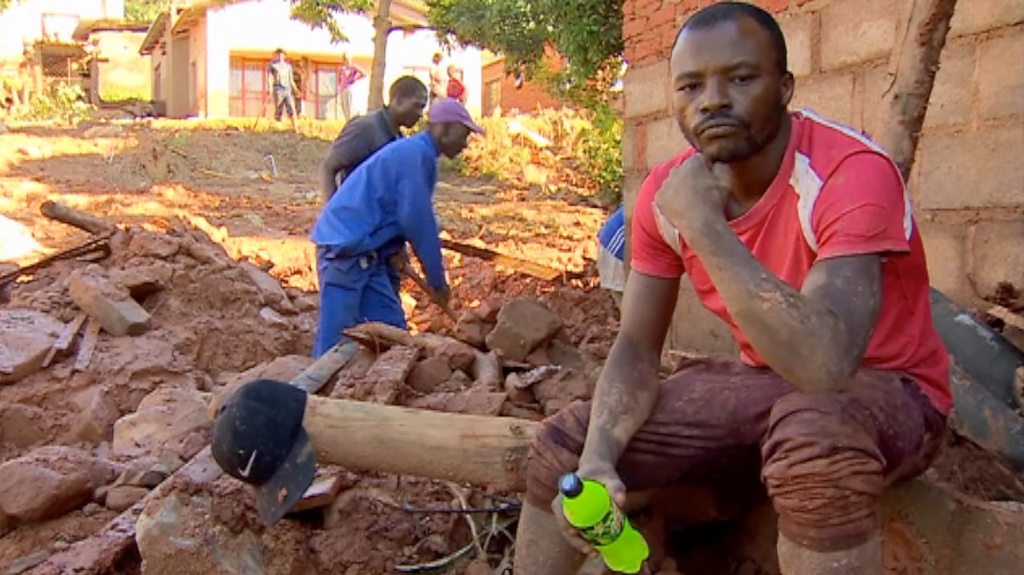 Cyclone Idai: Zimbabwe's desperate search for the missing