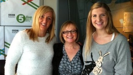 Eleanor Oldroyd (centre) with Tracey Neville and Rebecca Adlington