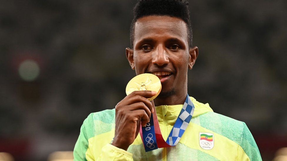 Qora ayol va oq yigit porno Anna Nevskayaning yalangoch fotosurati